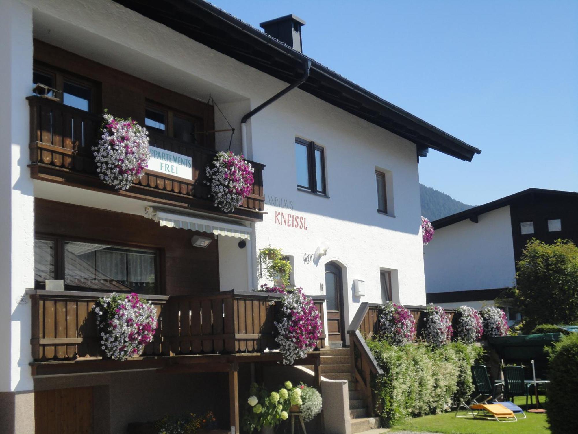 Haus Kneissl Apartment Seefeld in Tirol Bagian luar foto